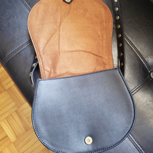 Black crossbody bag with stud details - Picture 3 of 7